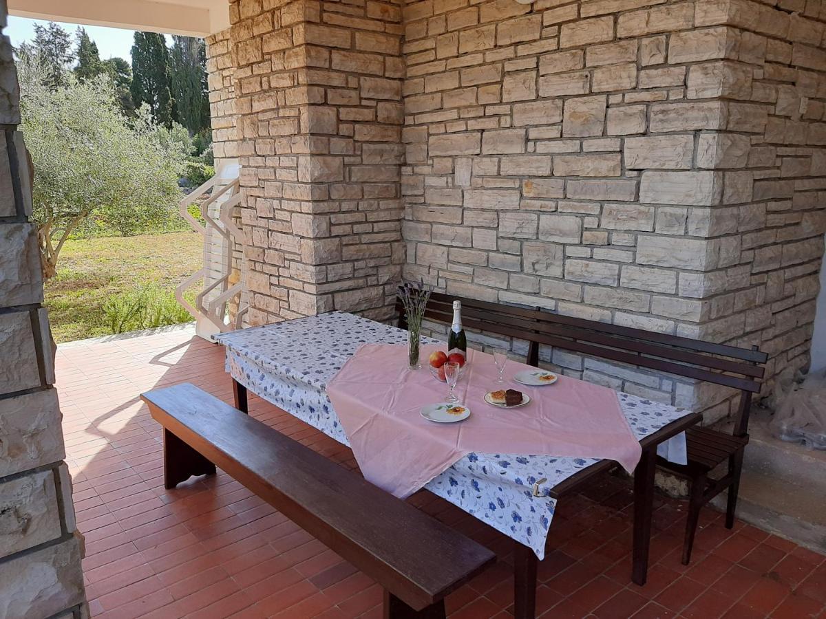 Apartament Family House Rebeka Ugljan Zewnętrze zdjęcie