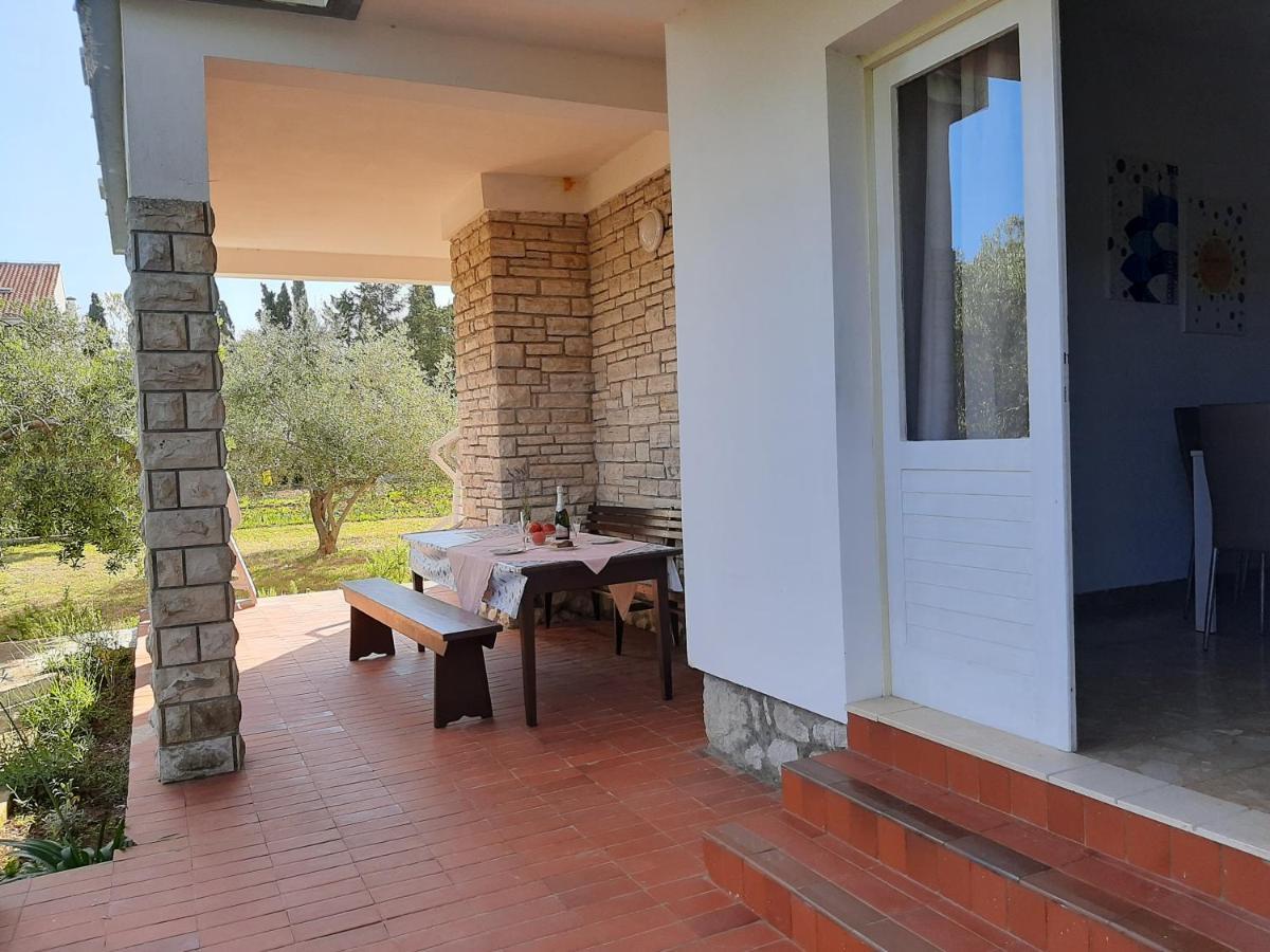 Apartament Family House Rebeka Ugljan Zewnętrze zdjęcie