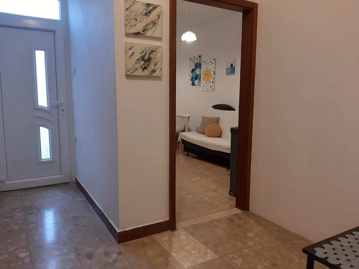Apartament Family House Rebeka Ugljan Zewnętrze zdjęcie