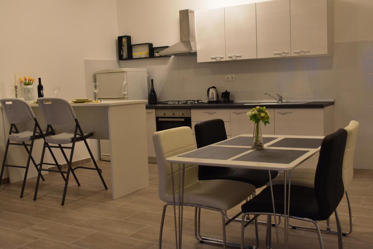 Apartament Family House Rebeka Ugljan Zewnętrze zdjęcie