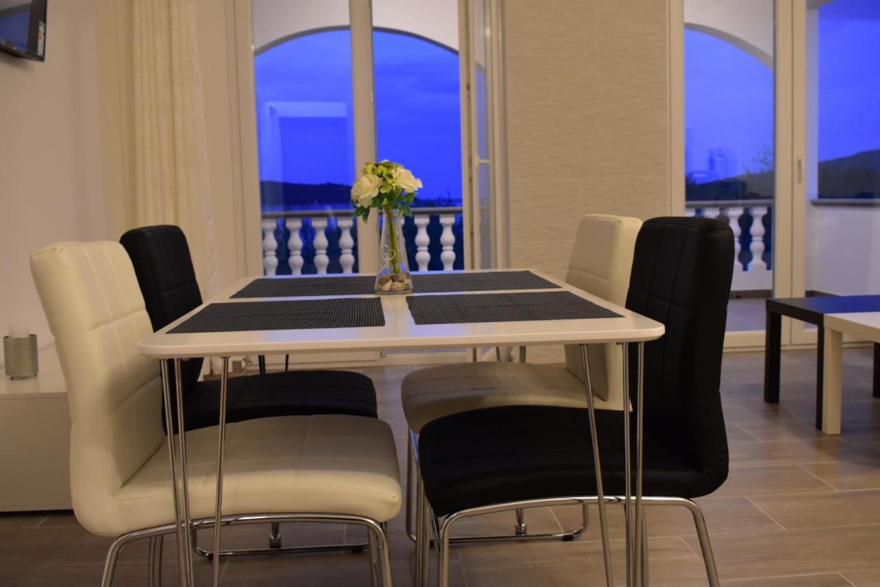 Apartament Family House Rebeka Ugljan Zewnętrze zdjęcie